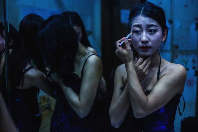 Український фотограф показав таємне життя нічних клубів Китаю: вражаючі фото - фото 168684