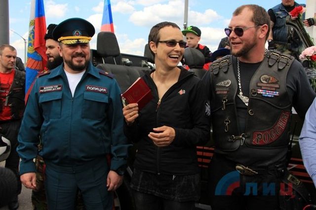 Відома російська співачка отримала паспорт "ЛНР": з'явилися фото