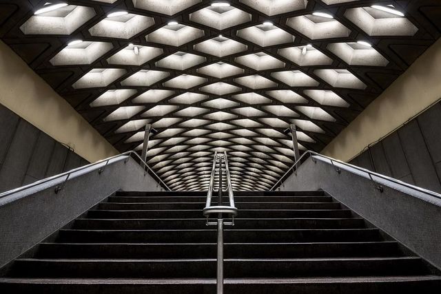 Заворожує! Фотограф показав красу метрополітену - фото 163830