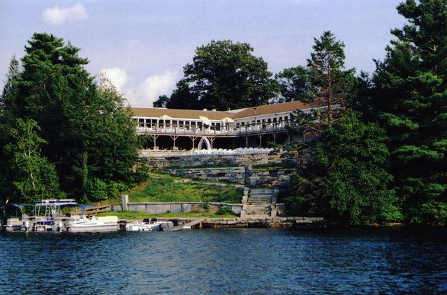 Як виглядає озеро з найдивнішою у світі назвою - фото 165441