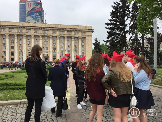 Як проходить 9 травня в окупованому Донецьку: фоторепортаж - фото 165310