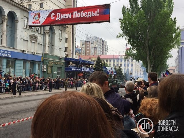 Як проходить 9 травня в окупованому Донецьку: фоторепортаж - фото 165319