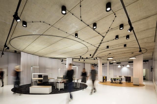 Як виглядає найдивніший салон меблів у Чехії: ефектні фото - фото 168955