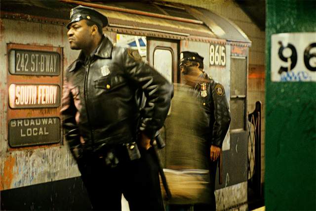 Як виглядало метро Нью-Йорка в 80-х роках: яскраві фото - фото 165669