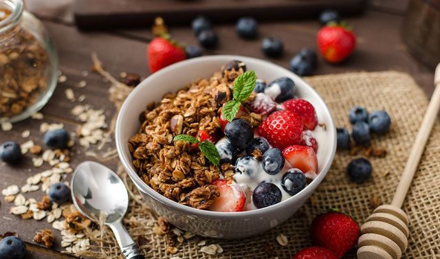 10 продуктів, які не можна їсти на сніданок - фото 167310