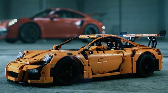 Новий Porsche 911 не пройшов краш-тест: вражаюче відео - фото 169405