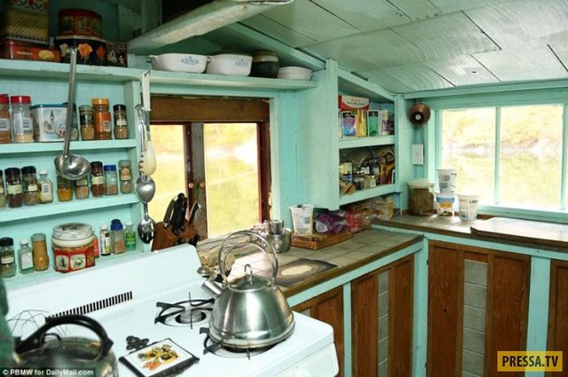 Канадське подружжя 25 років мешкає на воді: ефектні фото - фото 169034