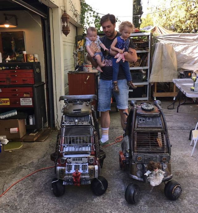 Як у "Шаленому Максі"! Крутий татусь удосконалив машинки дітей - фото 164118