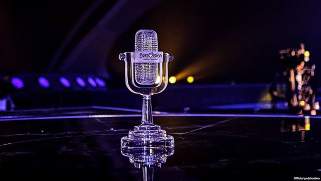 Ще один безвіз для українців та прощання з Сердючкою: 13 травня у трьох фото - фото 166392