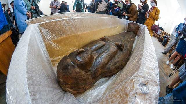 З'явилися перші фото сенсаційних мумій, яких виявили у Києві - фото 164393