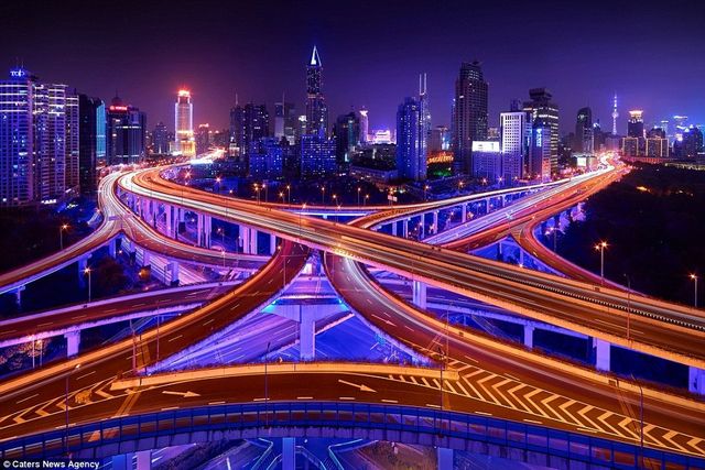 Вражаючі фото найбільших міст світу з висоти пташиного польоту - фото 166530