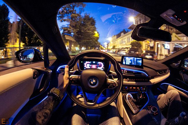 Румунський фотограф креативно показує інтер'єри авто - фото 167759