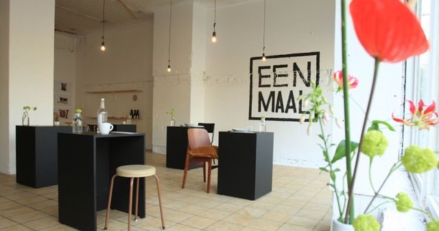 Як виглядає ресторан для тих, хто любить їсти на самоті - фото 164081