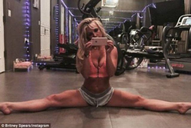 Брітні Спірс вразила фанатів шикарним шпагатом - фото 165621