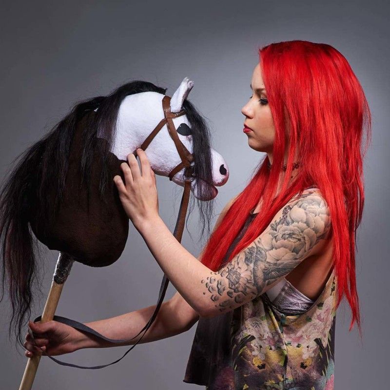 Несправжній кінь: як виглядає божевільний спорт фінських дівчат