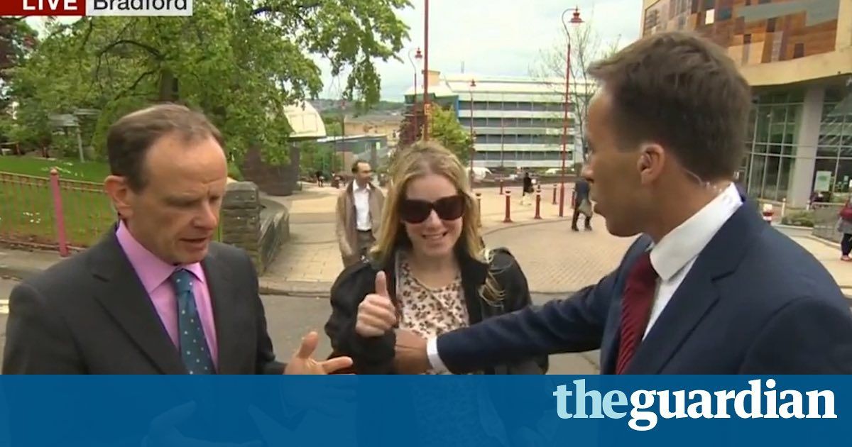 Ведучий BBC під час ефіру випадково помацав жінку за груди