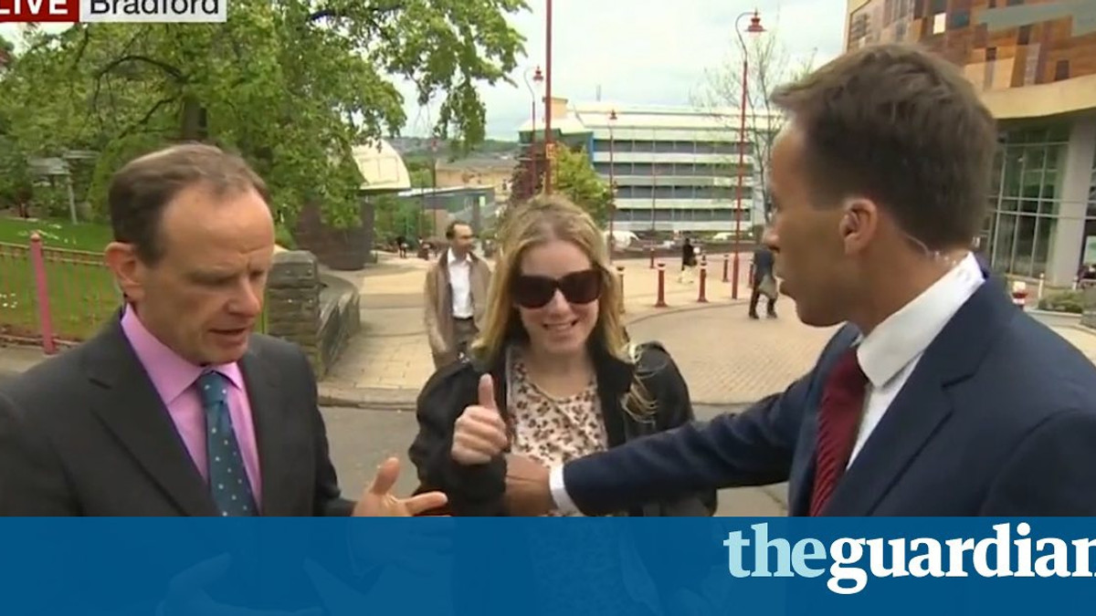 Ведучий BBC під час ефіру випадково помацав жінку за груди - фото 1