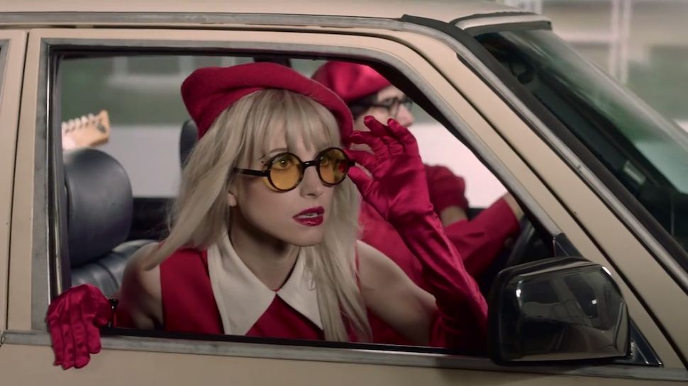 Paramore показали новенький червоний кліп