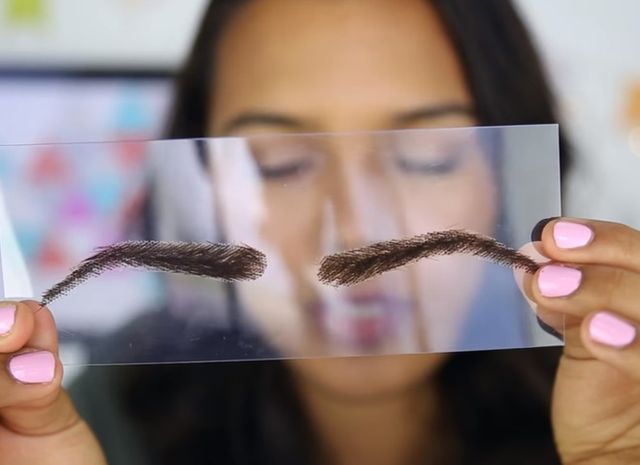Накладні брови: новий жіночий тренд вразив мережу - фото 168503