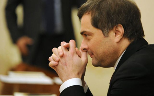 Добрий прихід: у мережі обговорюють дивний вірш Суркова про двох сніговиків - фото 165255