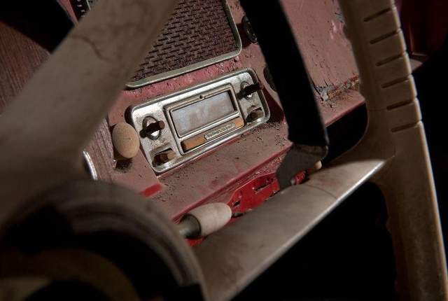 Як виглядає відновлений автомобіль Елвіса Преслі: яскраві фото - фото 164986