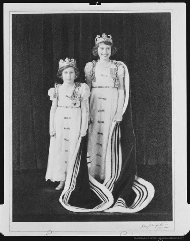 У мережі опублікували рідкісні дитячі фото королеви Єлизавети ІІ - фото 167208