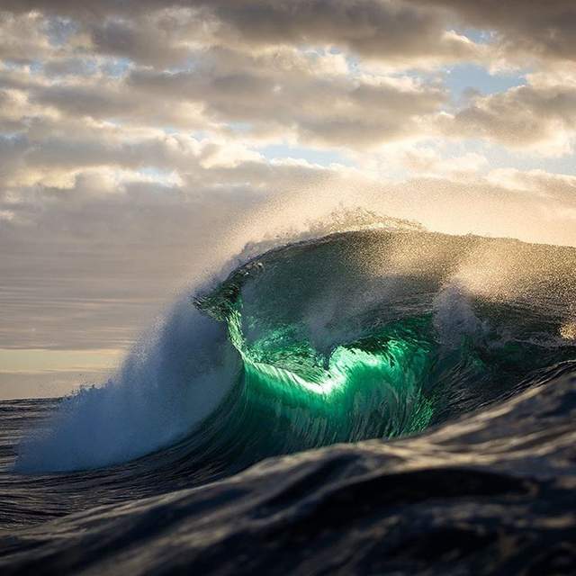 Фотограф створює дивовижні знімки морських хвиль - фото 168781