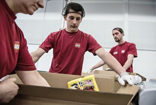 Таємниці виробництва Lego: вражаючі фото - фото 163471