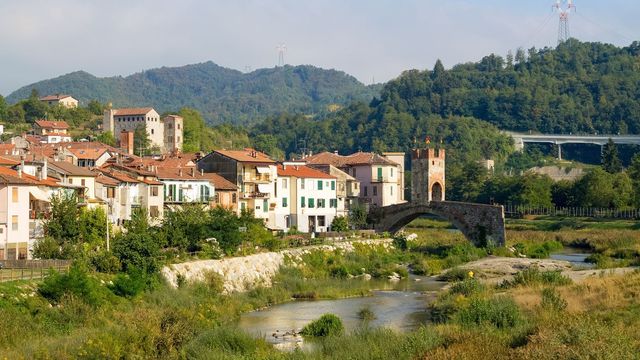 Мер містечка в Італії платить по 2000 євро новим мешканцям - фото 166044