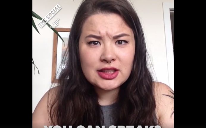 Жінка з вадами слуху назвала найбезглуздіші запитання, які їй задають люди