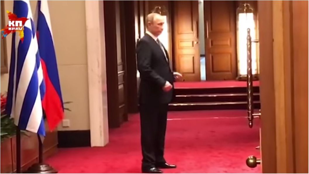 Як Хатіко: Путіна змусили ніяковіти перед камерами