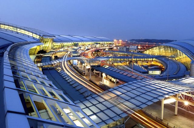 Незвичайні аеропорти світу: вражаючі фото - фото 165894