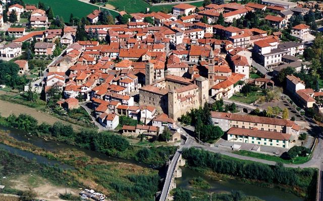 Мер містечка в Італії платить по 2000 євро новим мешканцям - фото 166046