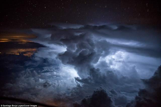 Пілот показав вражаючі фото апокаліптичного неба - фото 166003