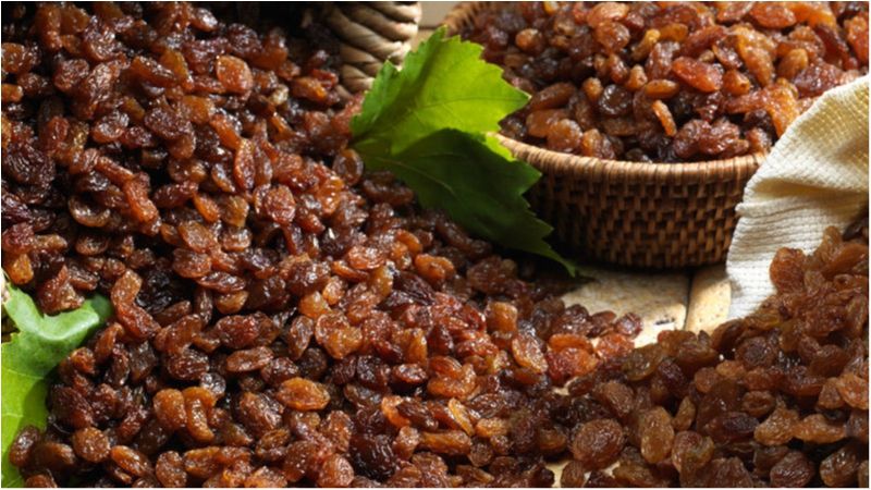 Чому корисно їсти родзинки?