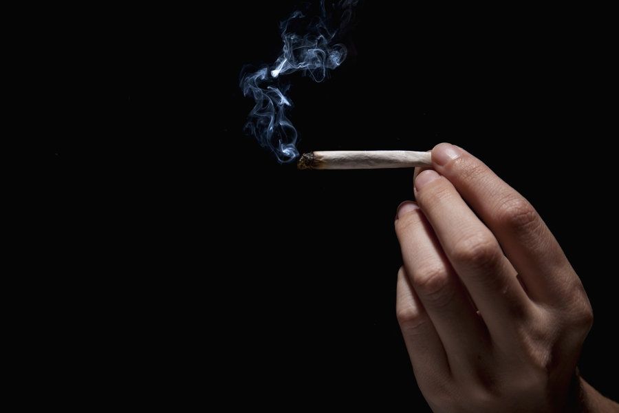 Учені визначили, кому найлегше кинути курити