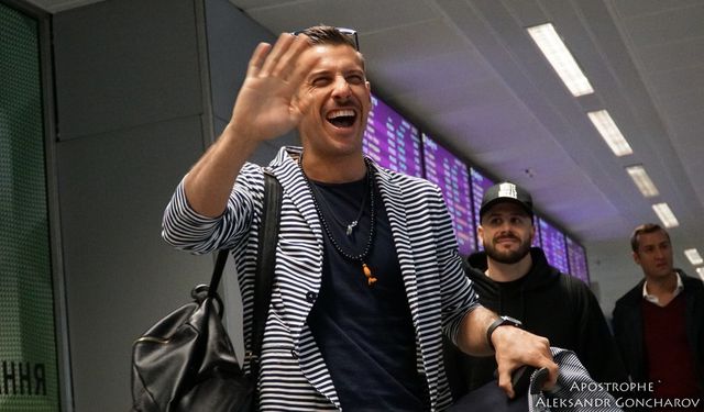 Головний фаворит Євробачення-2017 прилетів до Києва: опубліковані фото - фото 164242