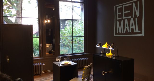 Як виглядає ресторан для тих, хто любить їсти на самоті - фото 164079