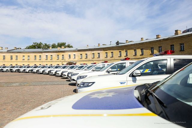 Нацполіція отримала 635 нових Mitsubishi Outlander - фото 169357