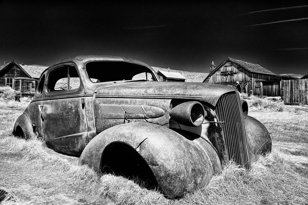 Як виглядають автомобілі, на яких їздять гангстери