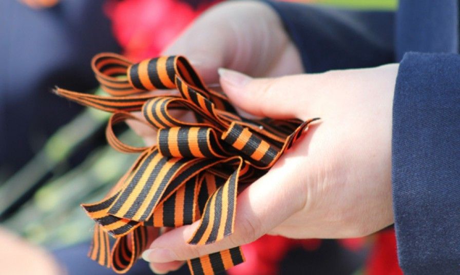 В Україні офіційно заборонили георгіївську стрічку