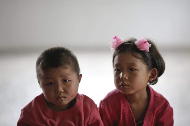 Як живуть діти в Північній Кореї: шокуючі фото - фото 167998