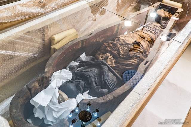 З'явилися перші фото сенсаційних мумій, яких виявили у Києві - фото 164401