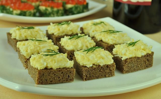 10 продуктів, які не можна їсти на сніданок - фото 167306