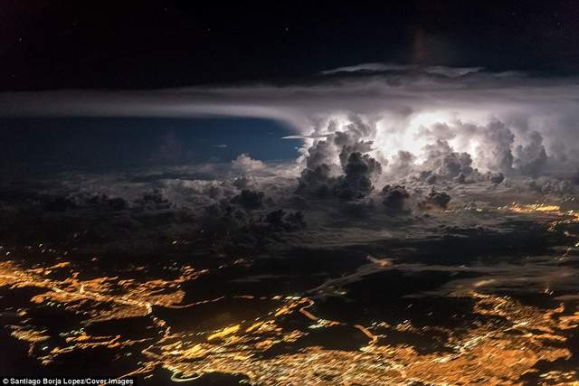 Пілот показав вражаючі фото апокаліптичного неба - фото 166002