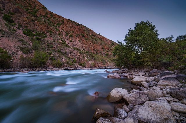Фотограф показав дивовижні знімки "веселкової" долини - фото 169911