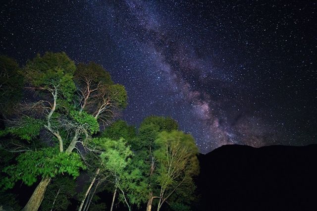 Фотограф показав дивовижні знімки "веселкової" долини - фото 169909