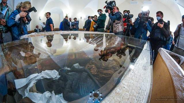 З'явилися перші фото сенсаційних мумій, яких виявили у Києві - фото 164392