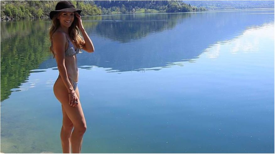 Австралійка з ідеальною фігурою стала зіркою мережі: відверті фото (18+)