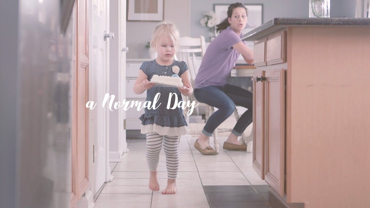 Як один день виглядає в очах мами та її дитини: неймовірне відео